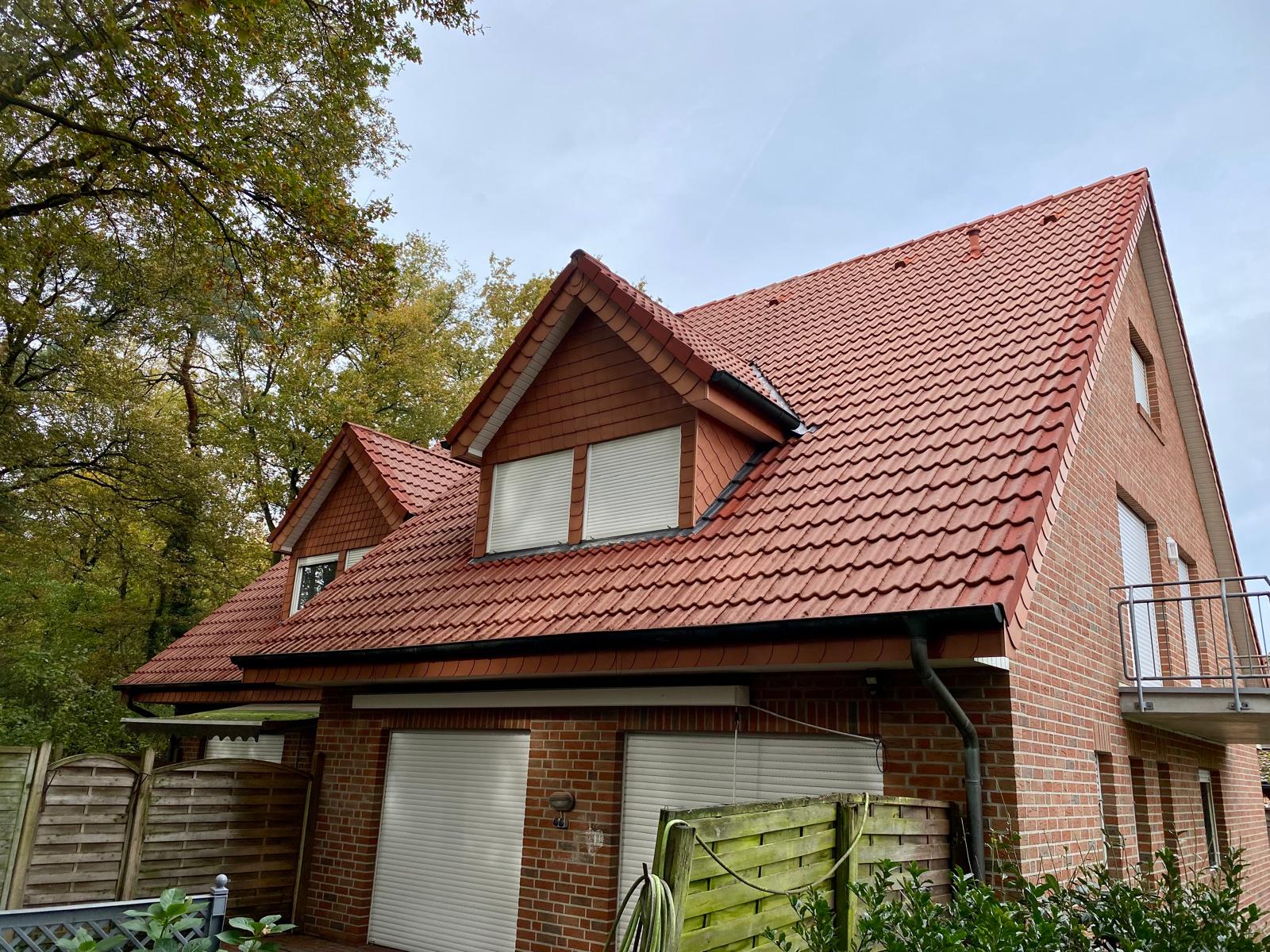 Versiegeltes Dach mit aktivem Lotuseffekt und Schutzfilm.